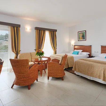 Hotel Cala 4*